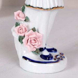 Статуэтка "Дама с розами" MCX0824