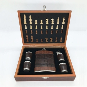 Шахматы - набор с фляжкой NEW3 ― Golden Time
