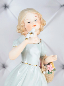 Статуэтка "Девочка с голубем" HW-A-5