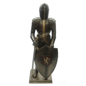 Статуэтка рыцаря с мечом WU76034A4